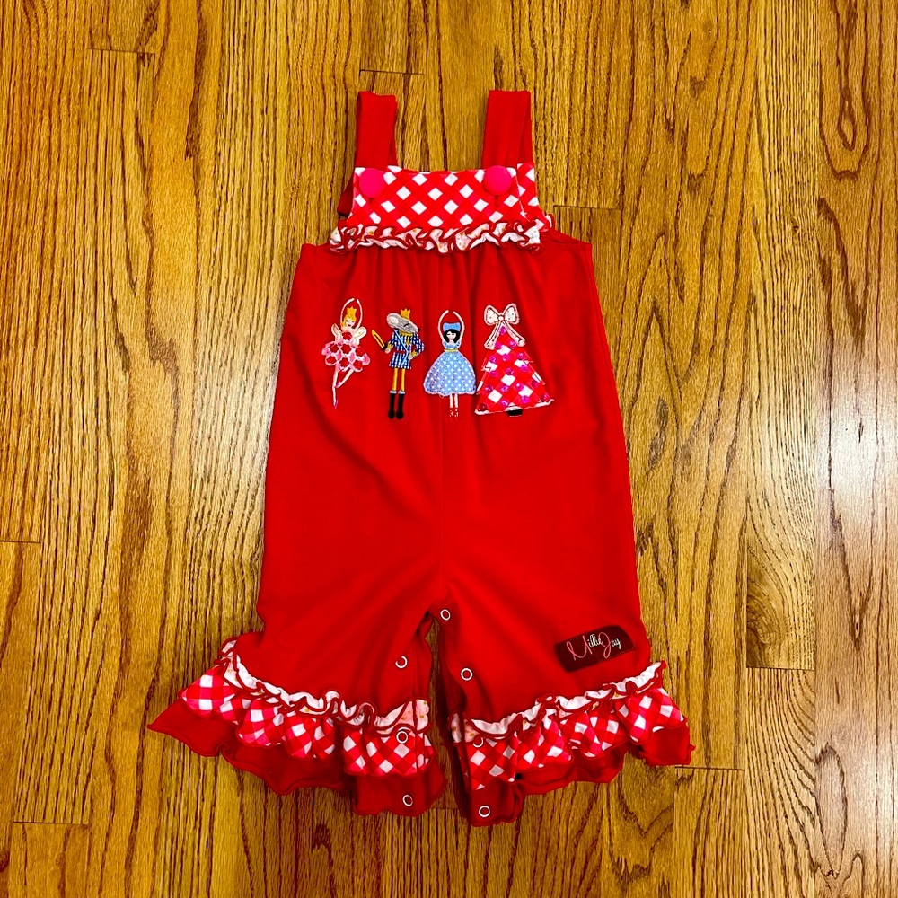 A beautiful christmas jumper. The size is 9 months but I found it to run large.